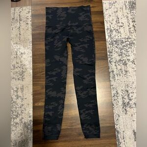 SPANX Camo Look At Me Now Seamless Leggings